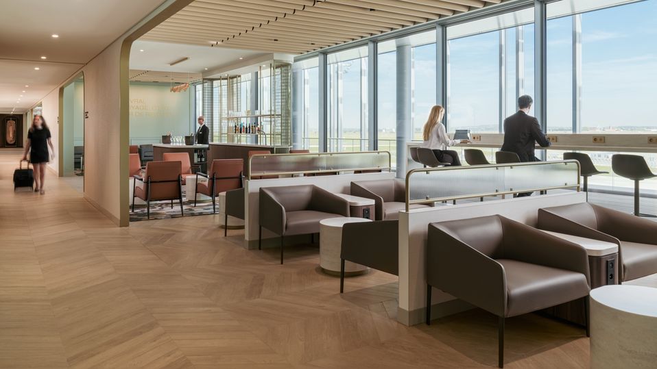 The HSBC Star Alliance Gold credit card provides worldwide access to over 1,000 airport lounges.