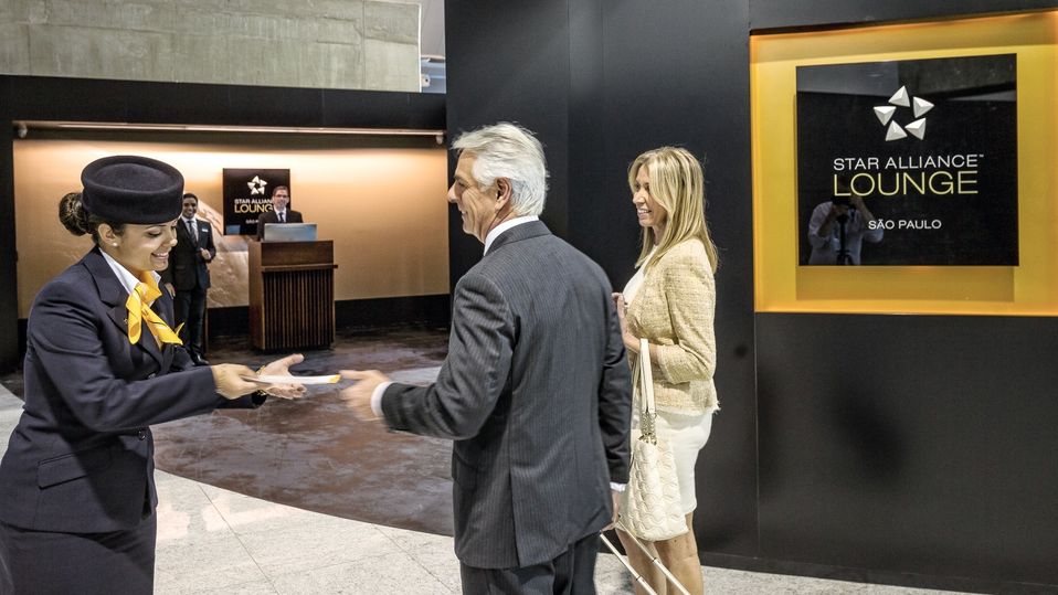 The HSBC Star Alliance Gold credit card provides worldwide access to over 1,000 airport lounges.