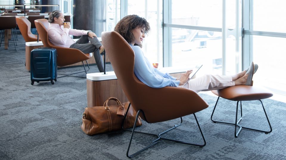 The HSBC Star Alliance Gold credit card provides worldwide access to over 1,000 airport lounges.