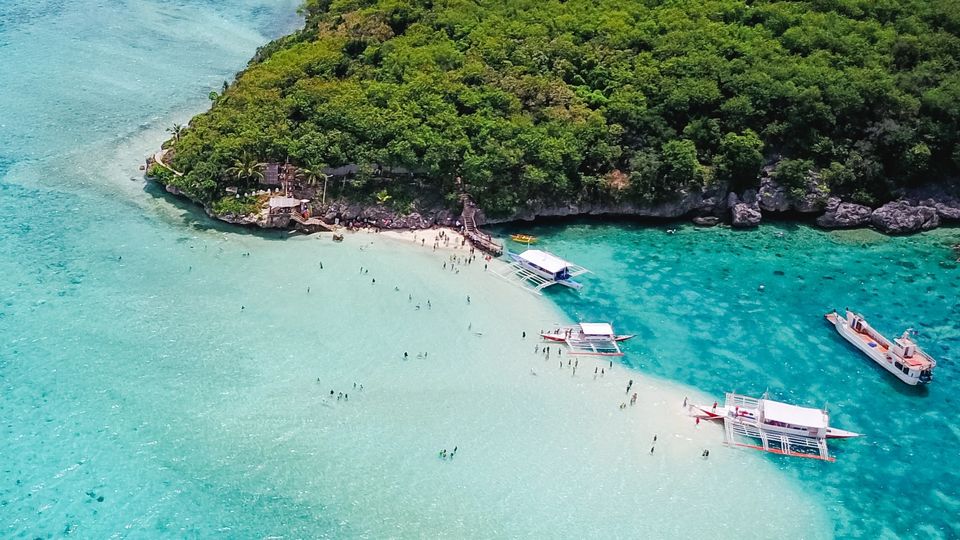 Qantas plans thrice-weekly flights between Brisbane and Cebu.