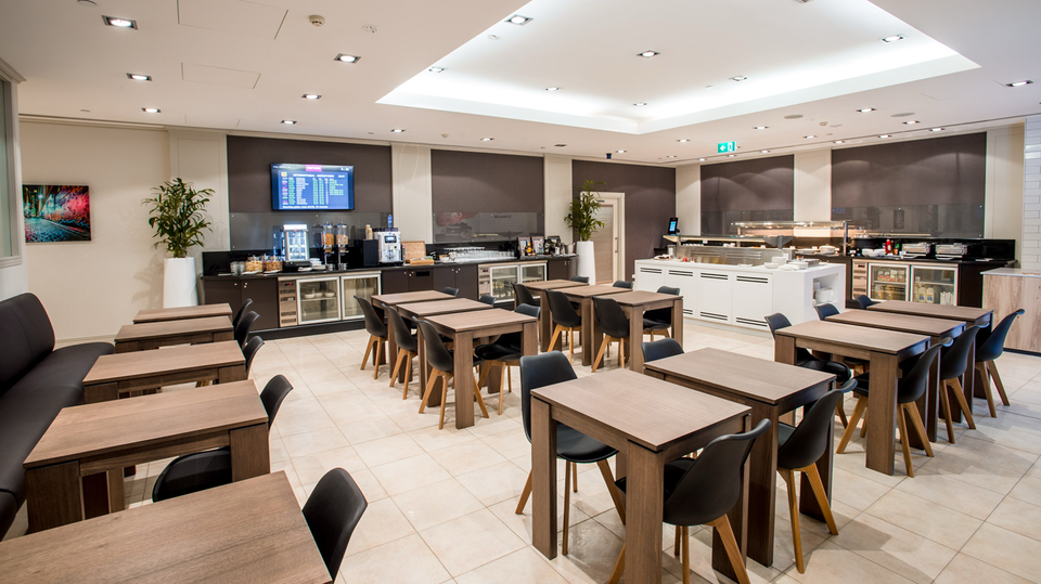 Ahead of Melbourne-Doha flights, head to the Marhaba Lounge.