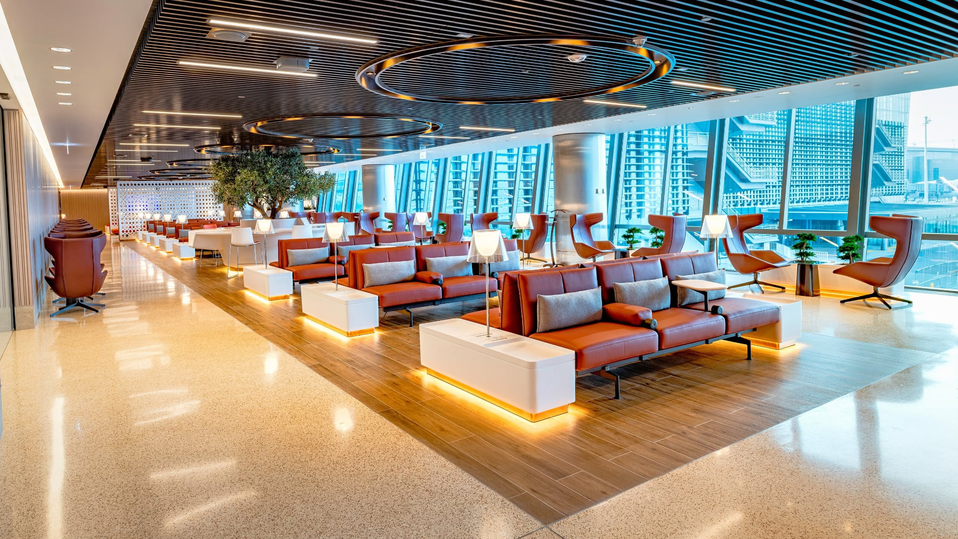 Velocity status provides QR lounge access, even on an unbundled Business Lite fare.
