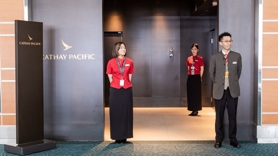 Qantas now uses Cathay Pacific's Vancouver lounge.