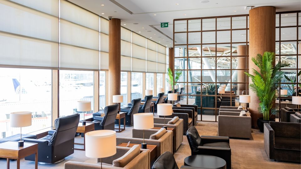 Qantas now uses Cathay Pacific's Vancouver lounge.
