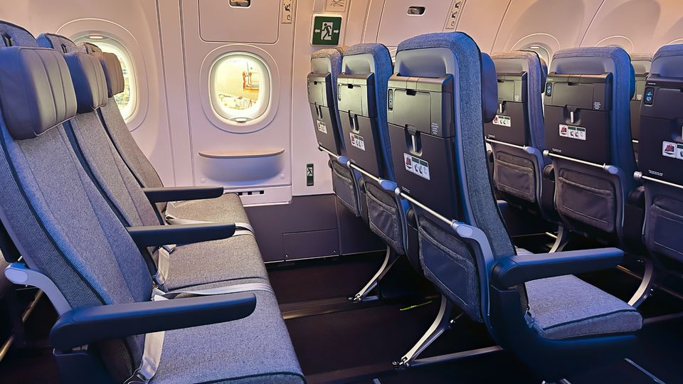 Qantas' A321XLR economy class extra legroom rows.