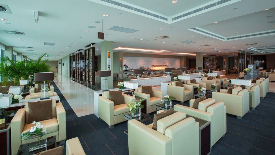 Emirates' Melbourne lounge will be a good Plan B, as long as the opening hours suit your Qantas flight.