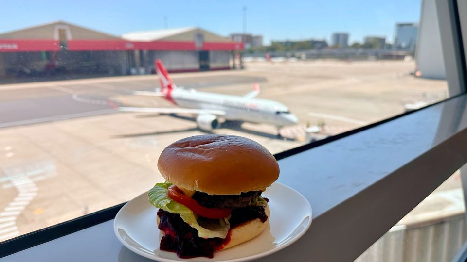 Qantas' Sydney domestic business class lounge saw an Aussie twist on the PerryBurger, courtesy of beetroot relish.
