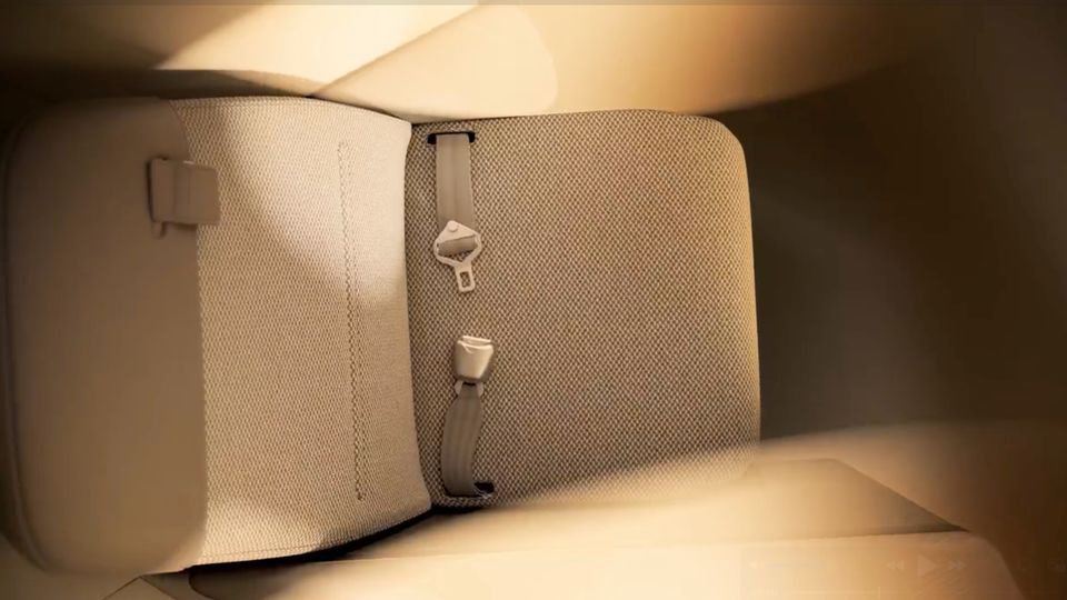 The A330's Aria Studio business class cabin retains the much-loved 'reverse herringbone' layout of Cathay's other twin-aisle jets.