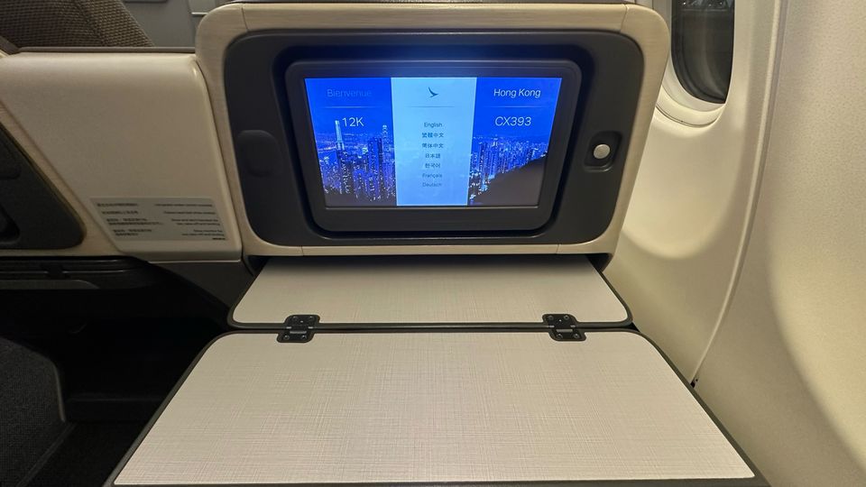 The screen might be small but the tray table is quite spacious.
