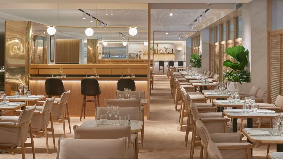 Qantas' Singapore first class lounge offers a stopover in style.