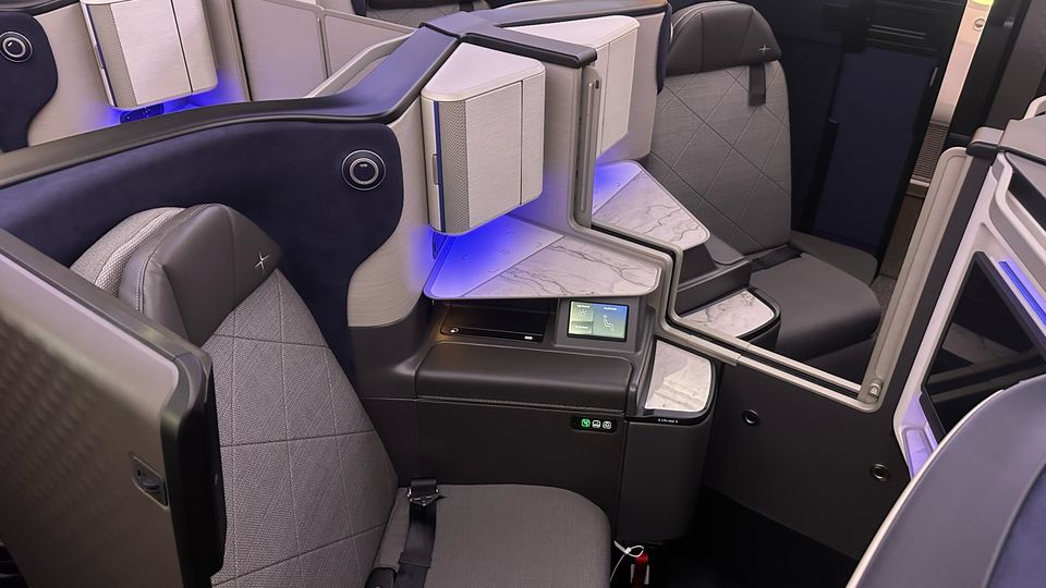 The first Elevated 787 Polaris cabin has middle seats angled inwards.
