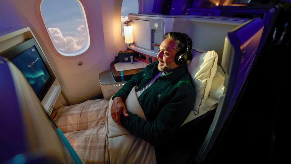 Alaska Airlines will adapt Hawaiian's 787 business class with its own aesthetic.