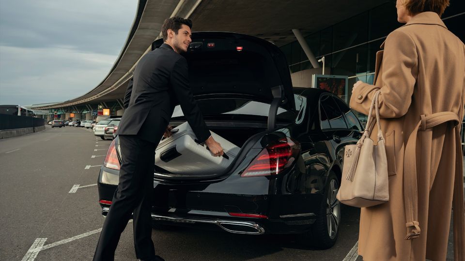 The Blacklane-powered Uber Elite service will offer a complete chauffeur limo experience.