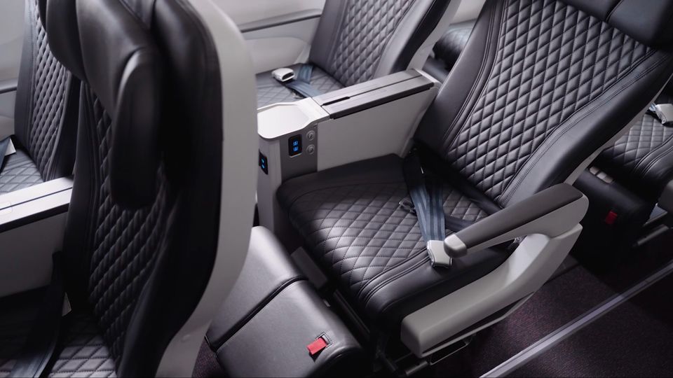 Jetstar's new 787 business class seat is still a premium economy-grade recliner.