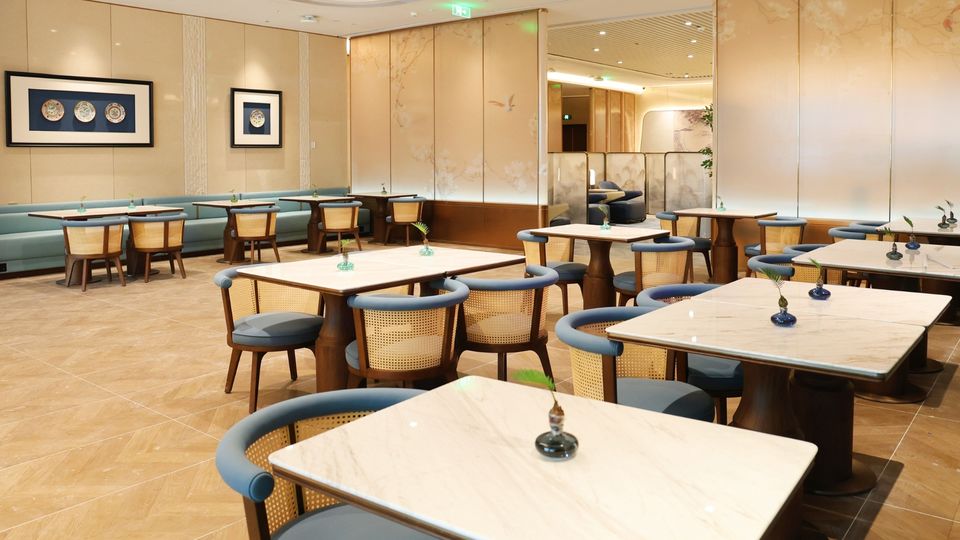 The lounge's dining menu was developed with Chefs from Guangzhou's Pullman Hotel.