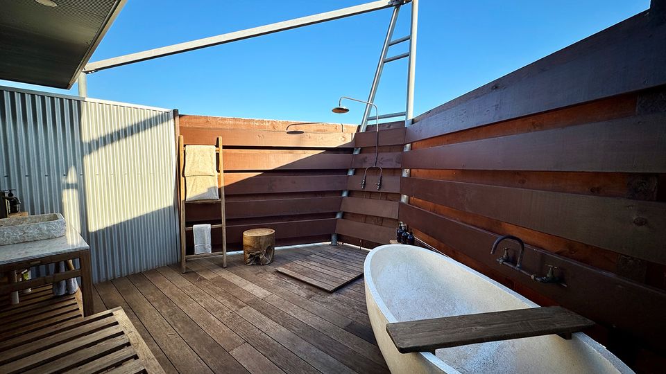 The open air bathroom: beautiful by day...