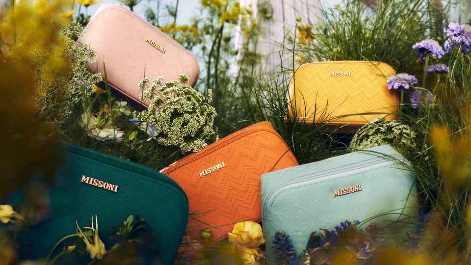The new Delta One amenity kits will be issued in five uplifting colours.