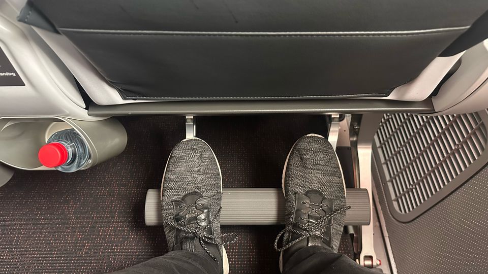 The new 787 business class seat switches to a foot-rest bar attached to the seat in front.
