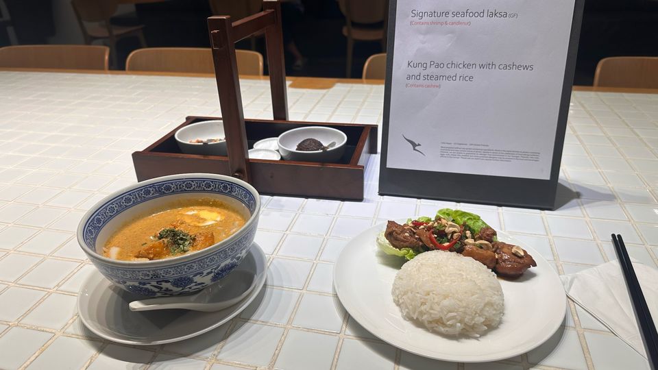 Qantas' Singapore business class lounge serves up a first-rate laksa plus other plates of then day.