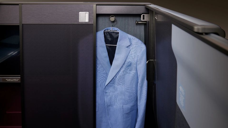 Will there be room for the in-suite wardrobe on JAL's 787-9?