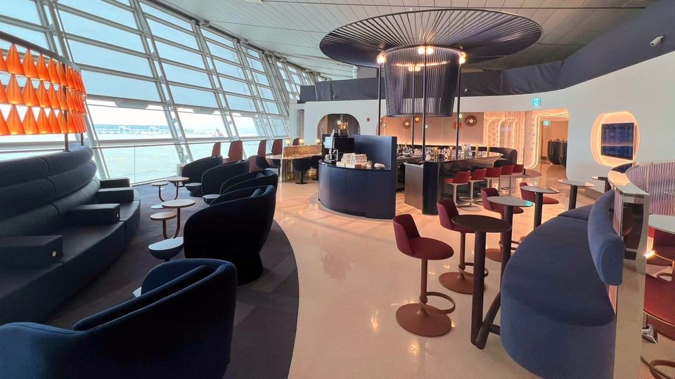 Seoul hosts the first Oneworld-branded lounge, and the alliance CEO wants to see more like it.
