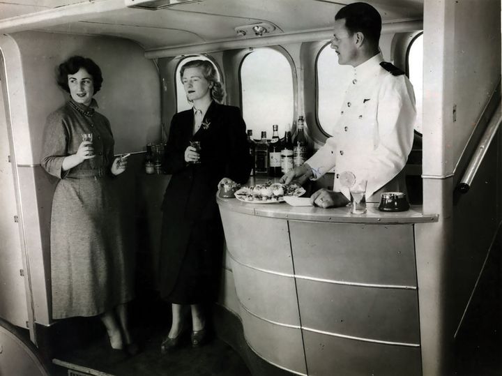 The cocktail bar aboard flying boat ZK-AMD in 1941. Archive 2014.1.13.9.1