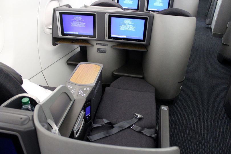 Review: American Airlines A321T business class: New York-Los Angeles ...
