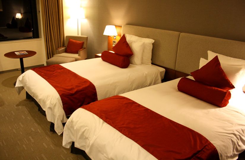 (King Club rooms are available, but only single beds were possible on our dates.)