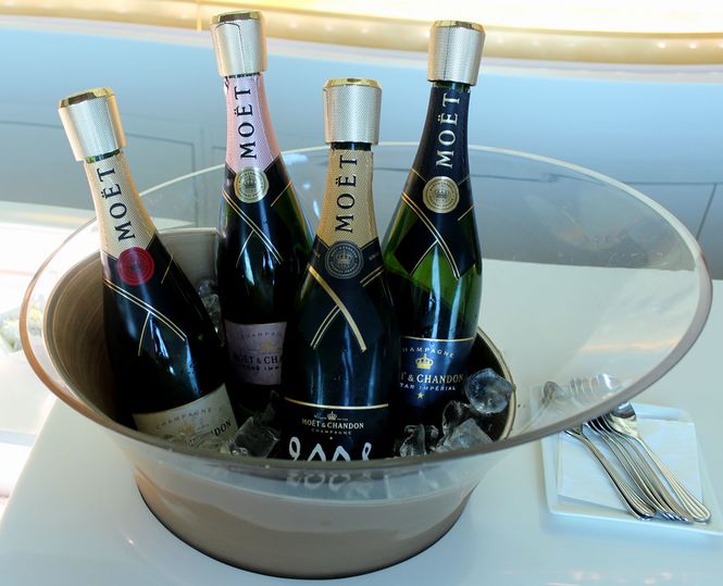 Emirates’ business class Moët & Chandon Champagne in Dubai