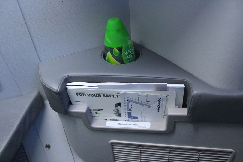 (We tried to squeeze a tablet down in here, but the papers fill the pocket.)
