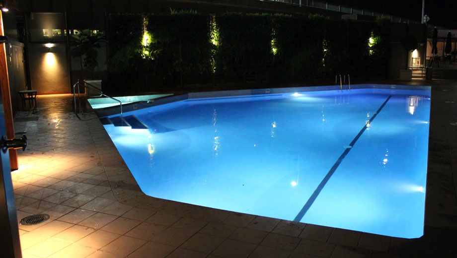 four-seasons-hotel-sydney-relax-pool.jpg
