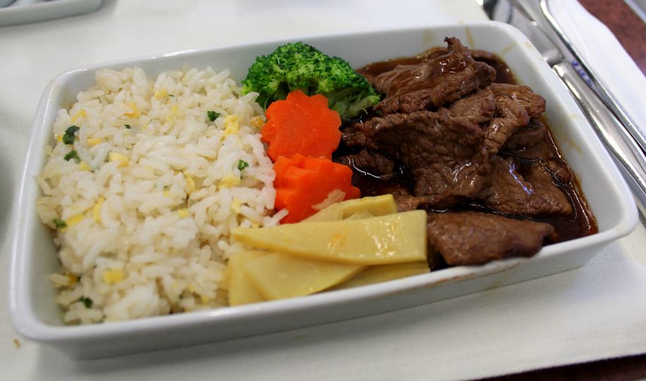 Korean Air Airbus A330-300 business class dining: dinner