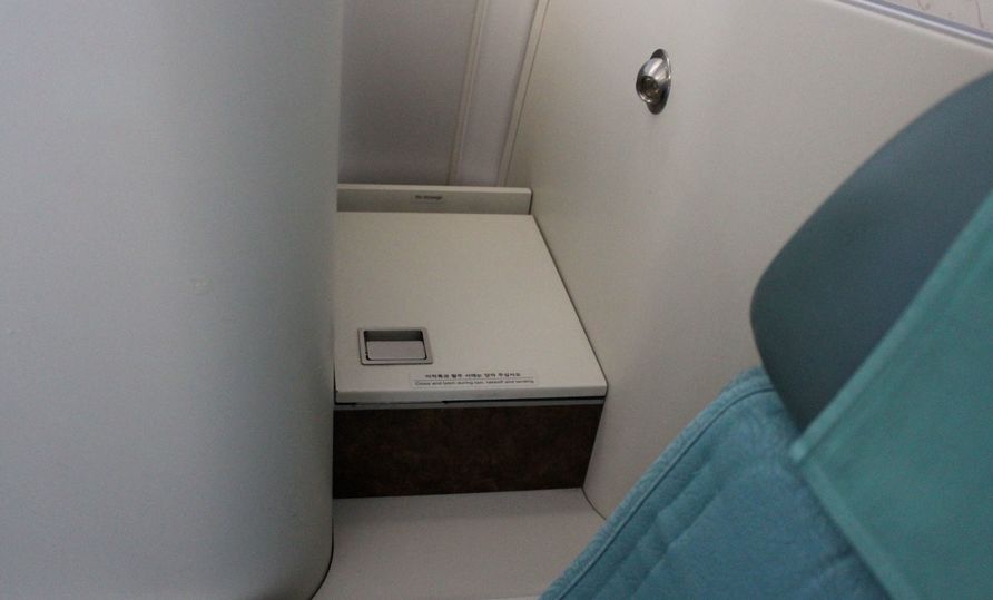 Korean Air Airbus A330-300 business class storage