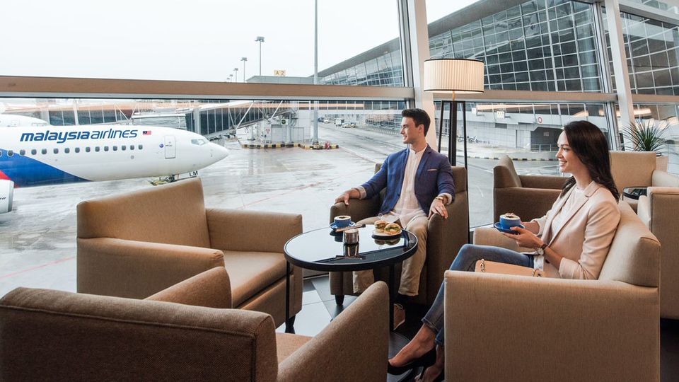 Want to continue enjoying benefits like lounge access? You'll need to earn Elite Points.