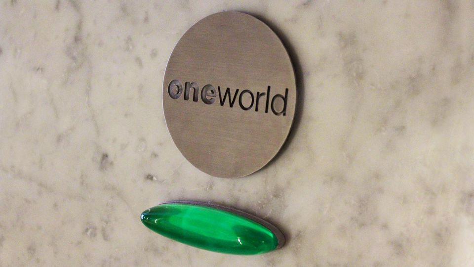 Top-tier Alaska Airlines frequent flyers will become Oneworld Emerald, and gain access to first class lounges across the alliance.