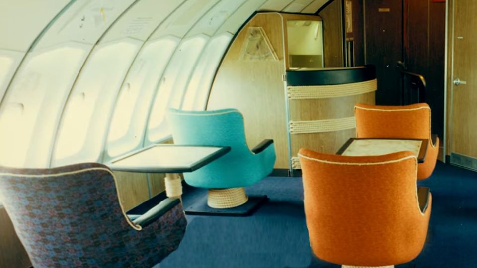 Dine, socialise, or enjoy a little of both, in Qantas' Captain Cook lounge.