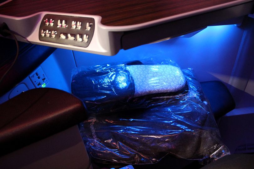 (The lid space is available to all travellers, including those at the bulkhead seats...)