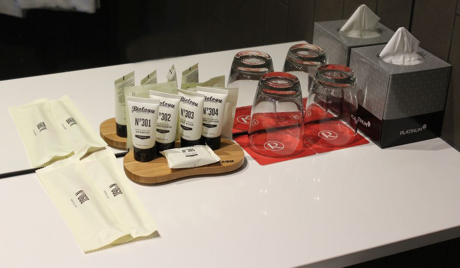 Rydges Sydney Airport Hotel: Deluxe King Suite bathroom amenities