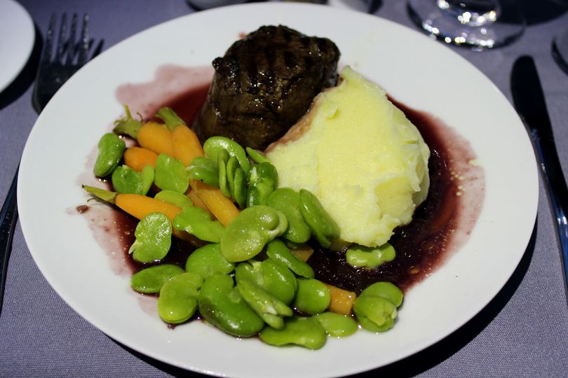 Beef tenderloin with red wine jus, mashed potatoes, baby carrots and broad beans